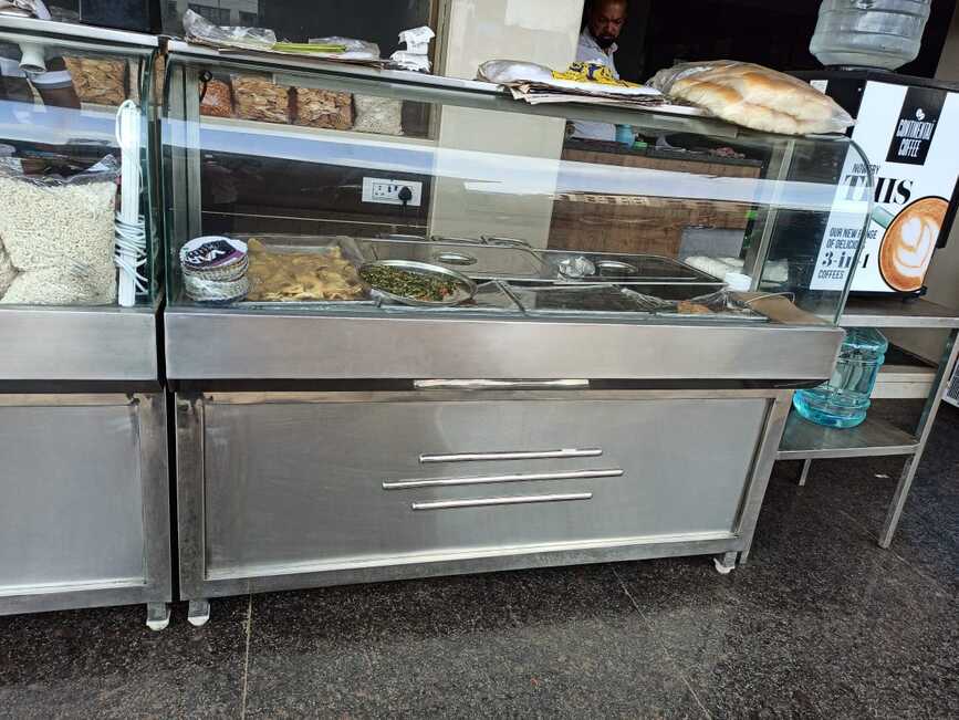 vada pav counter